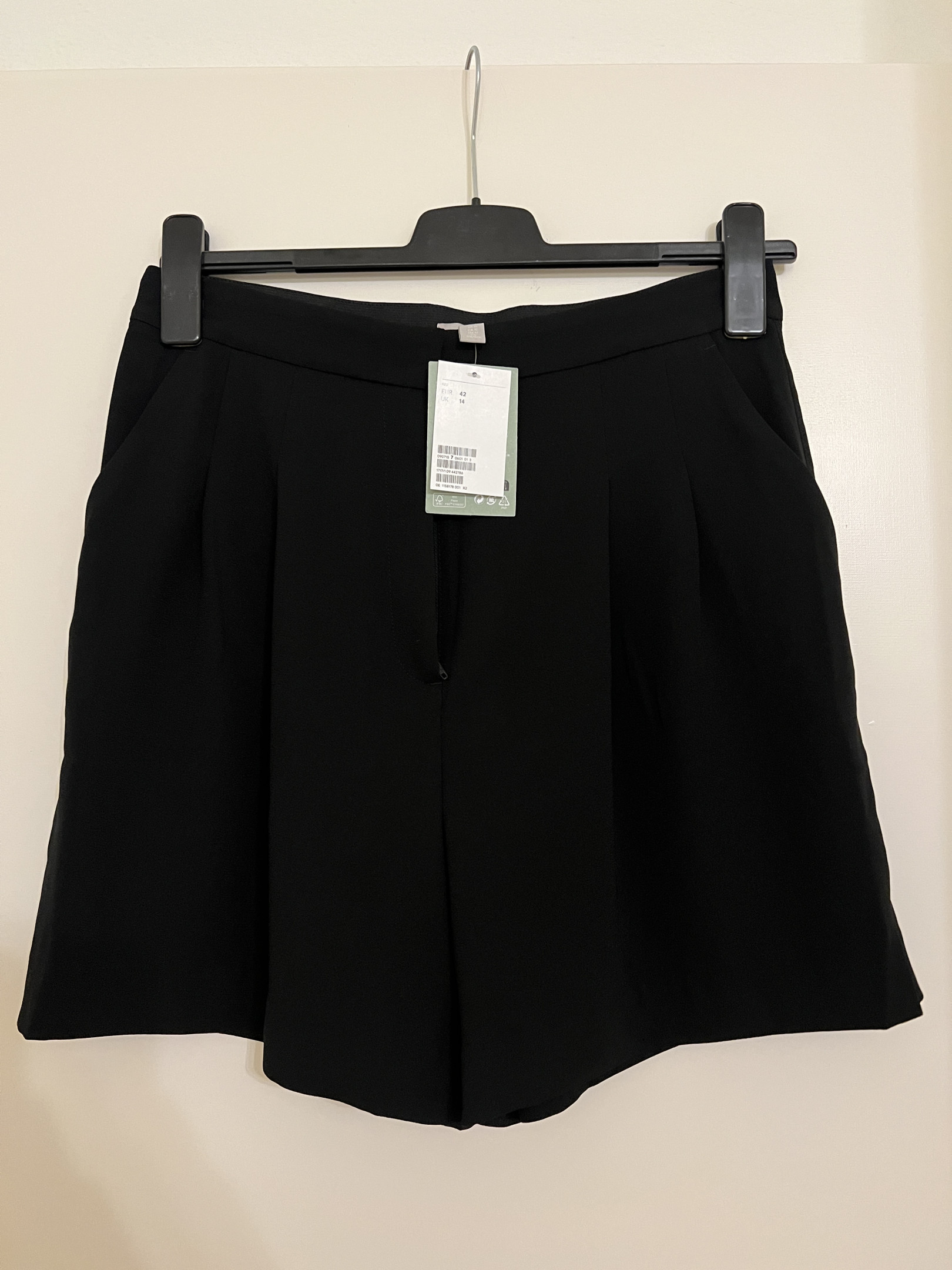 Black H&M Shorts EUR 42