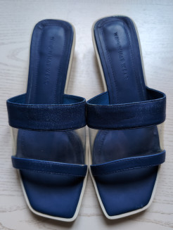 Low-heeled loafers