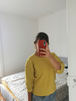 Lightweight jumper with mid-length sleeve