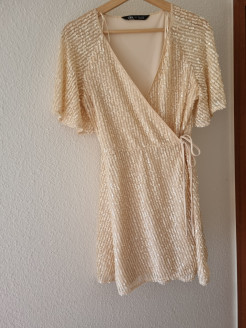 Robe courte à sequins caché cœur