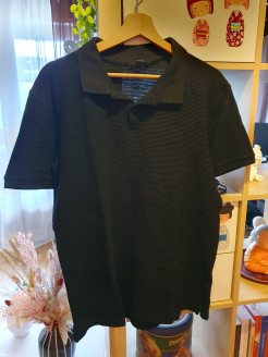 Schwarzes Poloshirt