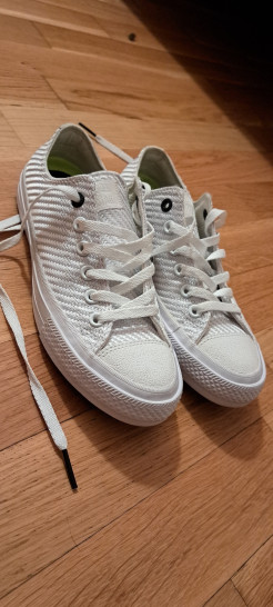 Converse blanche