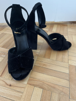 Major black heels