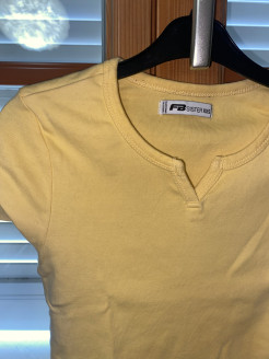 T-shirt jaune