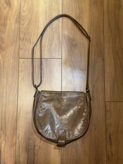 Leather shoulder bag