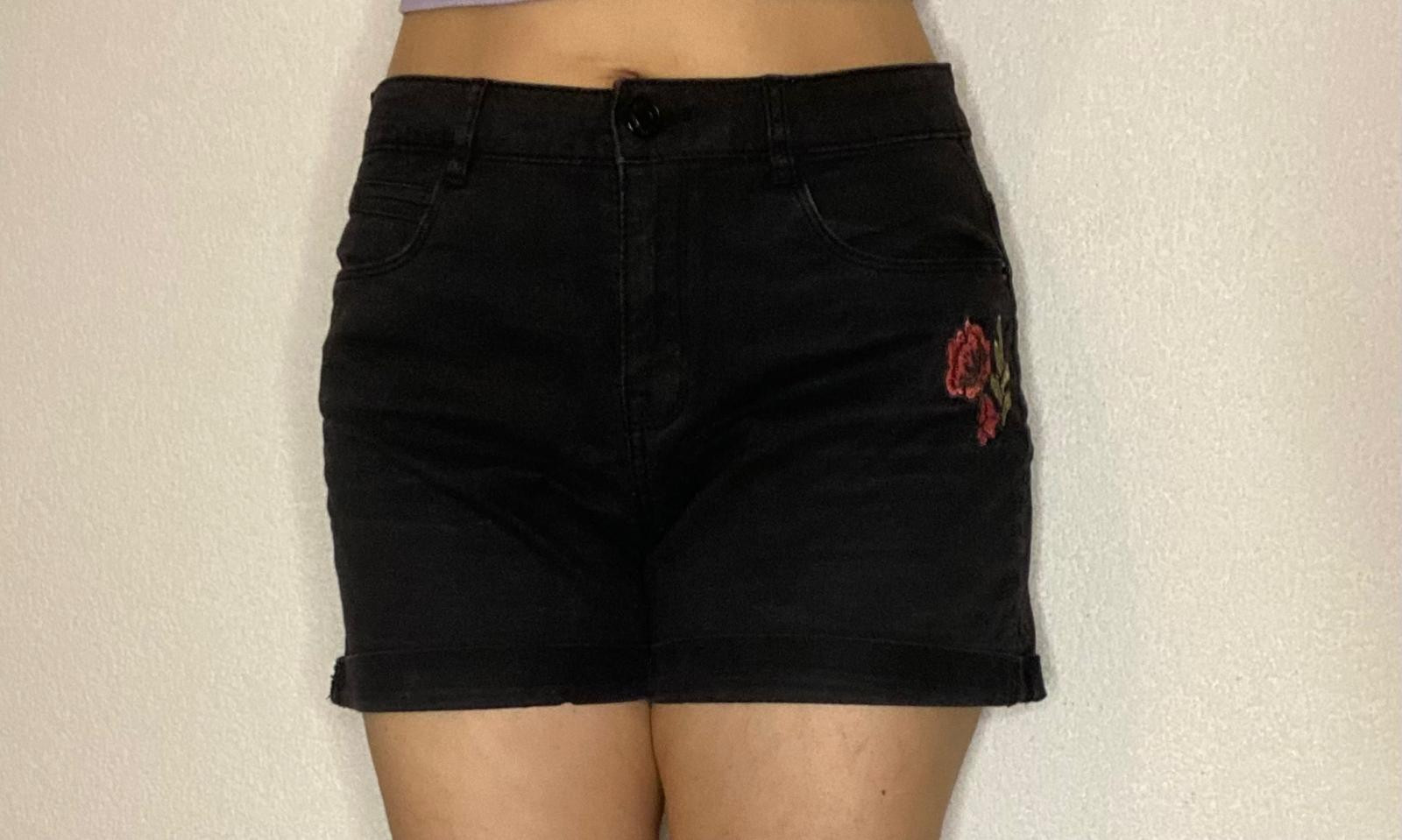 Short en jeans noir