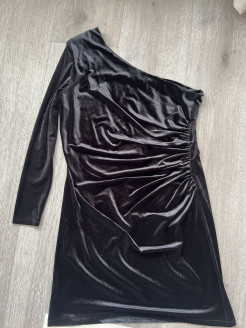 Short black velvet dress
