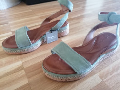 Tamaris water green sandals