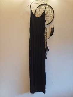 Black maxi dress with V-neckline side slit