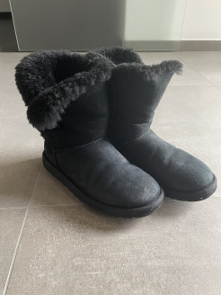 Ugg noire