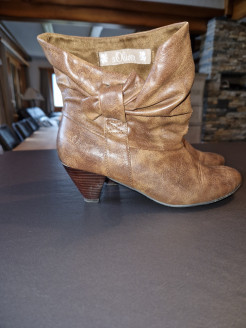 S. Oliver Boots Size 37 brown