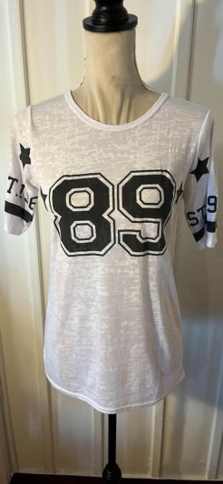 White T-shirt with number 89
