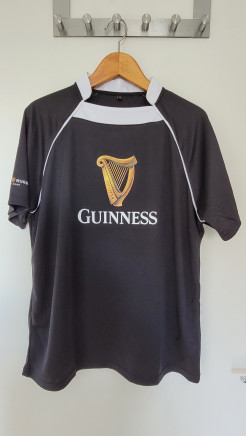 Maillot rugby noir avec logo Guinness