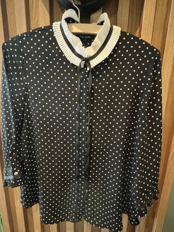 Blouse with polka dots 