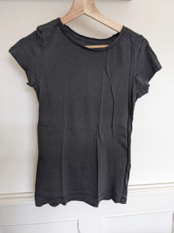 T-shirt gris foncé