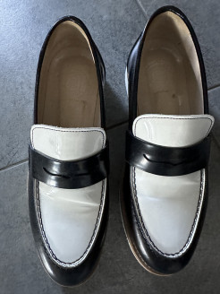 Black and white Derbies