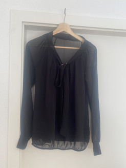 Schwarze Bluse im transparenten Stil
