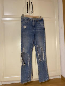 Wide jeans with holes