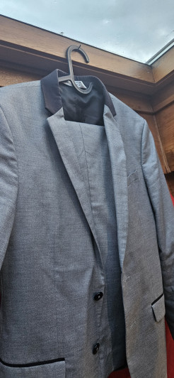 Anzug Farbe grau