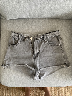 Short jeans gris