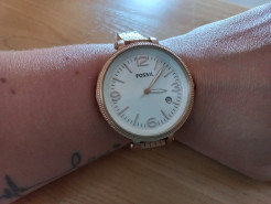 Ladies quartz fossil watch