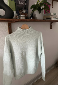Wassergrüner Pullover, Material Wolle