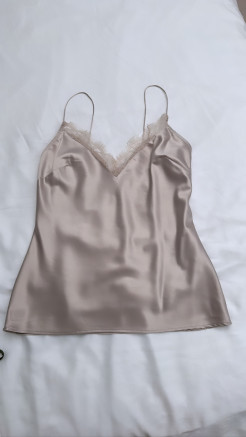 Goldenes Satin-Top