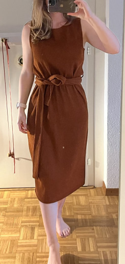 Robe mi-longue