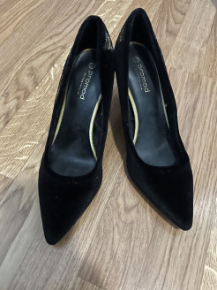 Black heels with gold motifs on the sides