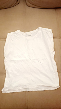 Thee shirt white