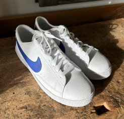 Basket Nike blanche et bleue