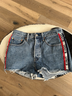 Mini-Shorts aus Jeansstoff von Levis
