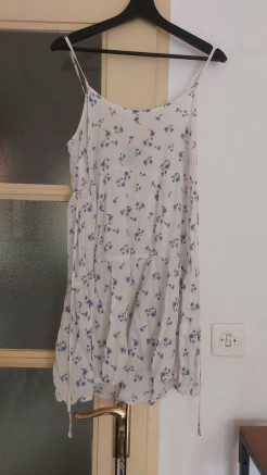 Weißes Kleid mit blauen Blumen New Look, Größe 36, Material: Viskose
