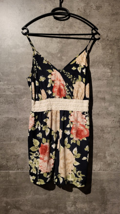 Short Jumpsuit mit Blumenmuster