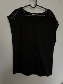 Black T-shirt with openwork detail (L)