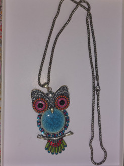 Collier vintage avec pendentif hibou coloré