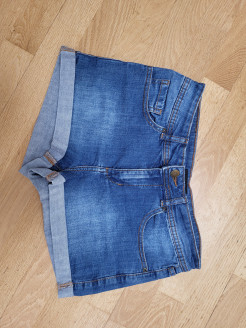 Kurze Jeansshorts