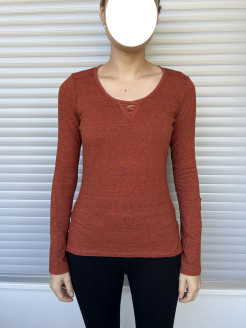 Red long-sleeved T-shirt