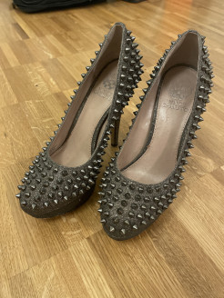 Vince Camuto Pumps mit Nieten Größe 7.5