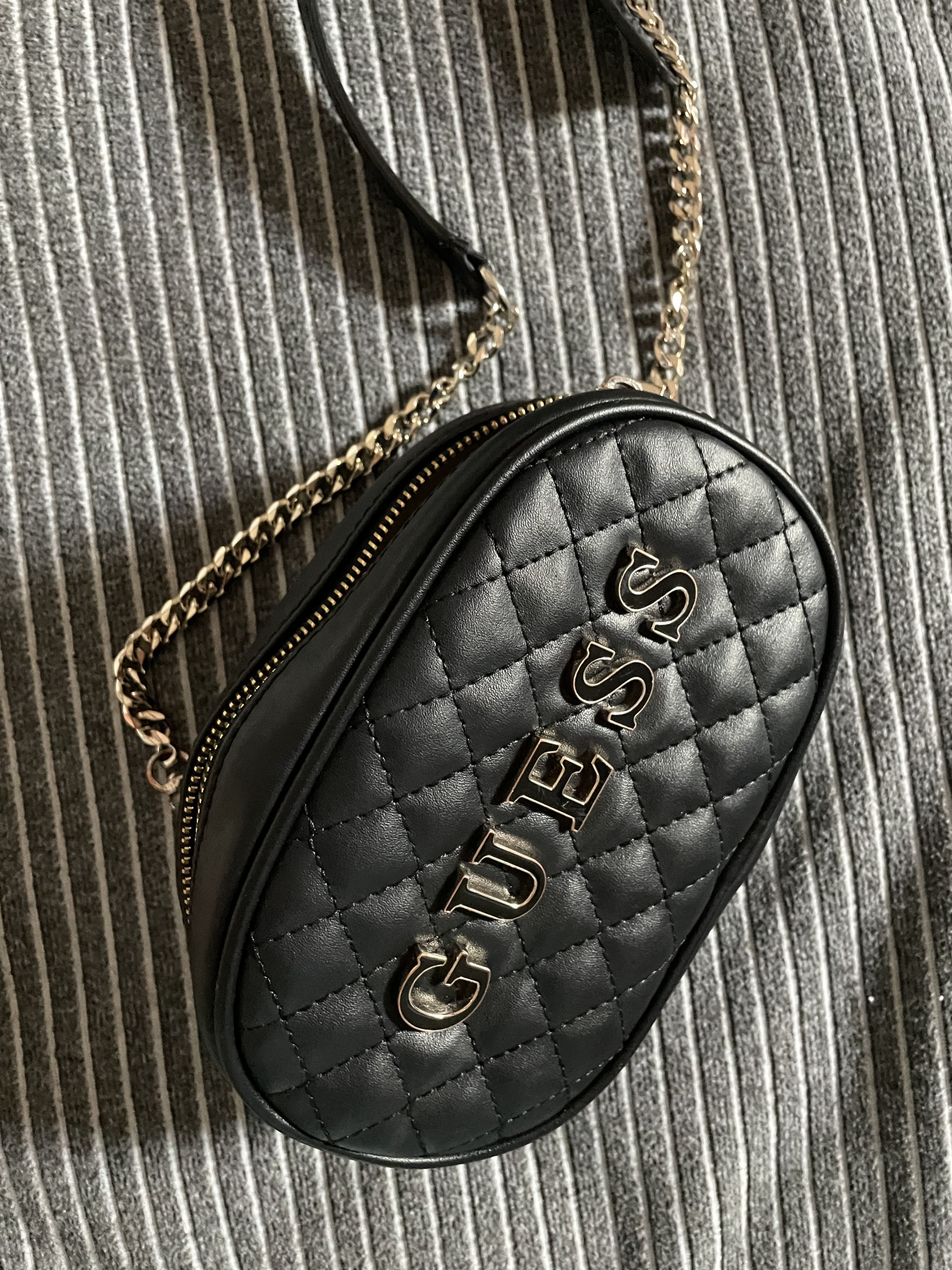 Magnificent black Guess bag Clozen