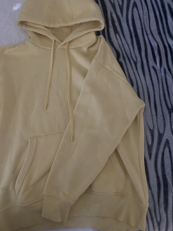 Pull à capuche jaune