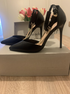 Schwarze Pumps