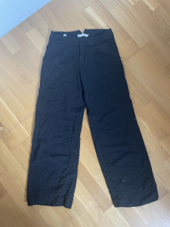 Schwarze Hose