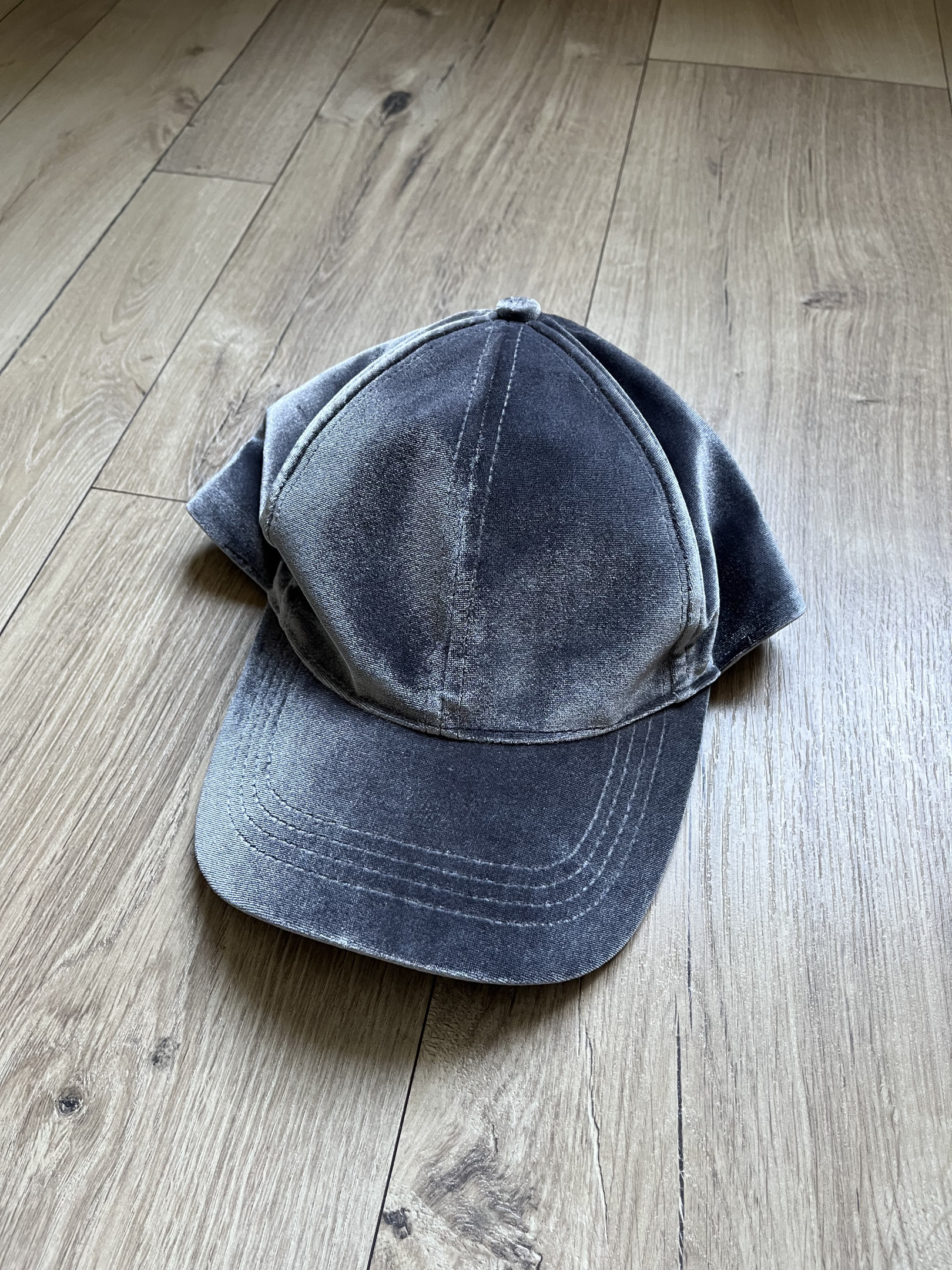 Grey velvet cap