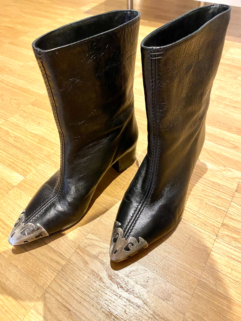 Leather Santiag boots with metal toe