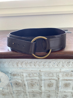 Brown leather belt with round gold buckle