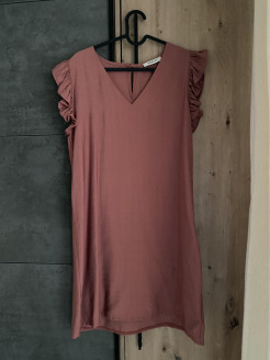 Coral pink mid-length dress