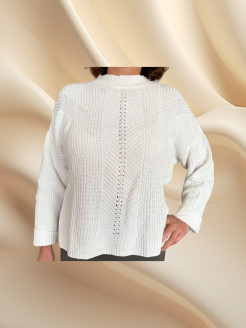 weißer Strickpullover