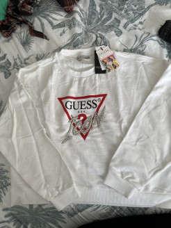 New Guess sweatshirt