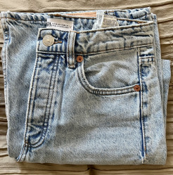 Jeans culotte patte d’ éléphant.